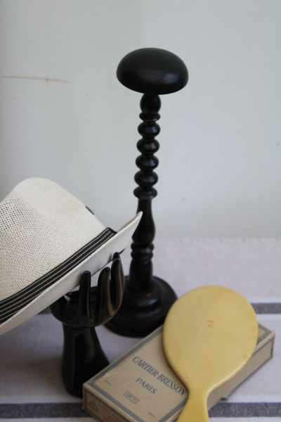 Ancien porte-chapeau en bois