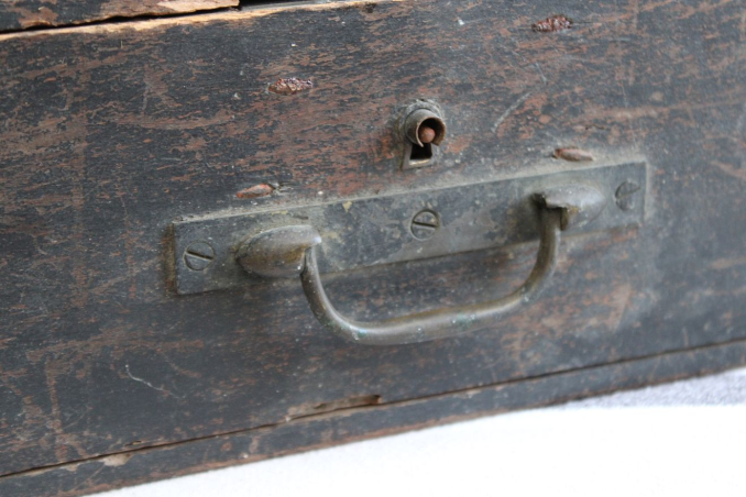 Ancien meuble de rangement en bois