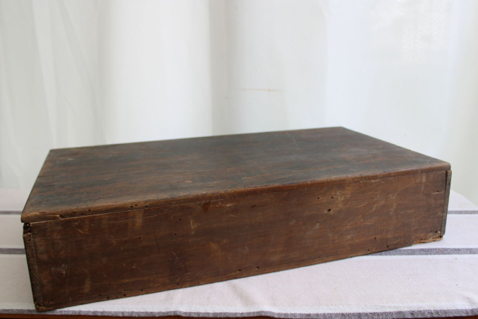 Ancien meuble de rangement en bois