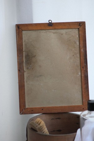 Ancien petit miroir en bois