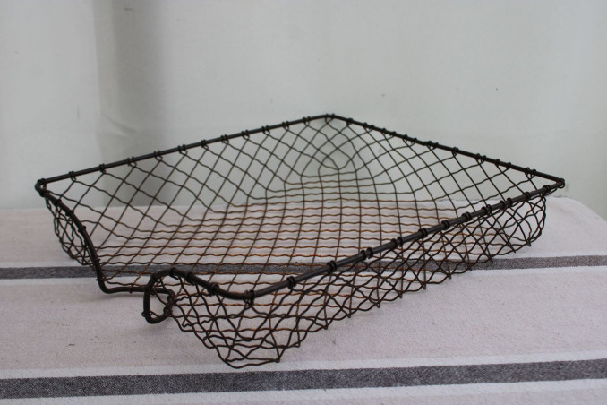 Ancienne bannette en métal