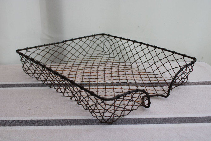 Ancienne bannette en métal