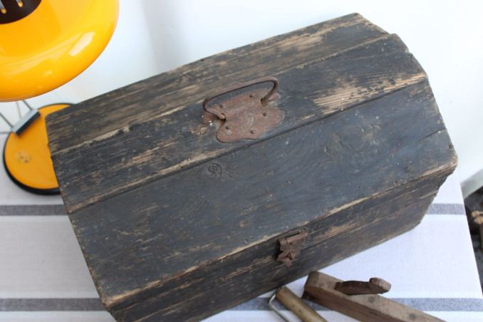Ancienne caisse à outils en bois