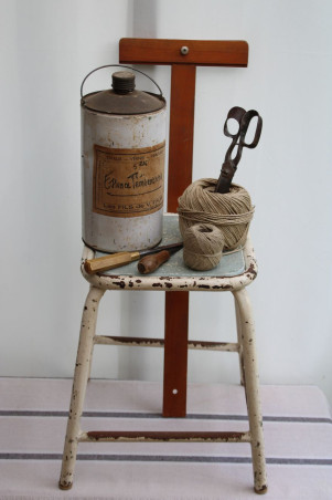 Ancien tabouret d'atelier en métal