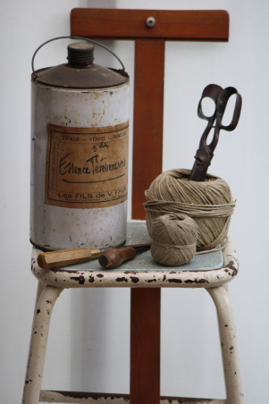 Ancien tabouret d'atelier en métal