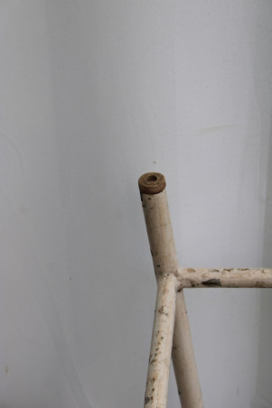 Ancien tabouret d'atelier en métal