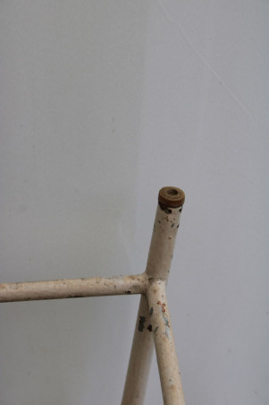 Ancien tabouret d'atelier en métal
