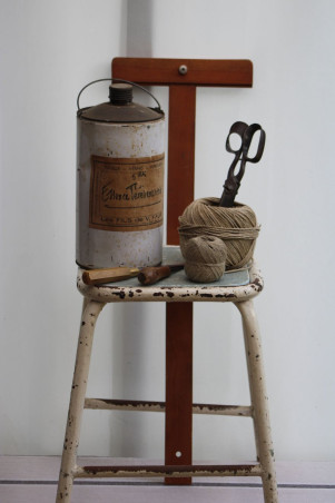 Ancien tabouret d'atelier en métal