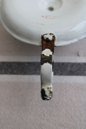 Ancien bougeoir en émail