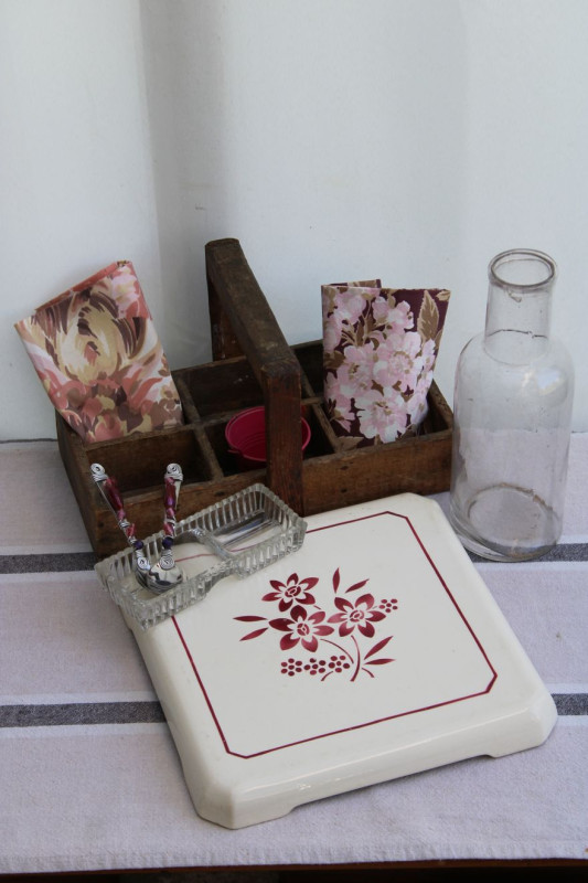 Ancien dessous de plat en porcelaine