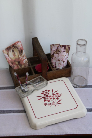 Ancien dessous de plat en porcelaine