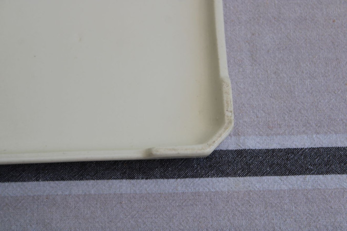 Ancien dessous de plat en porcelaine