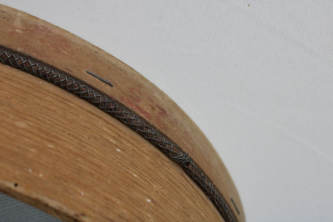 Ancien tamis en bois