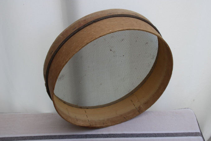 Ancien tamis en bois