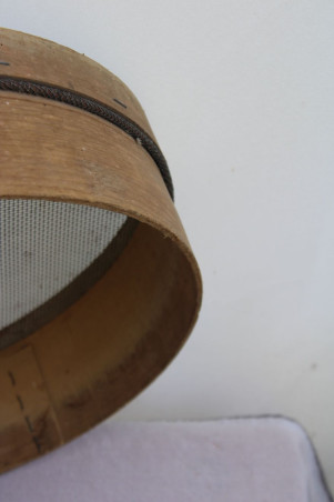 Ancien tamis en bois