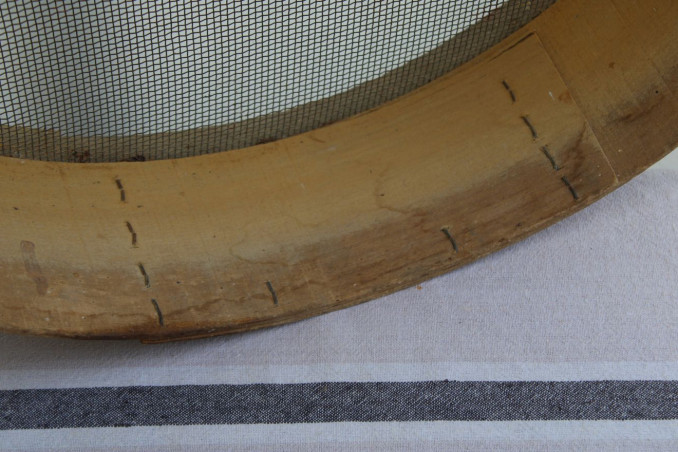 Ancien tamis en bois