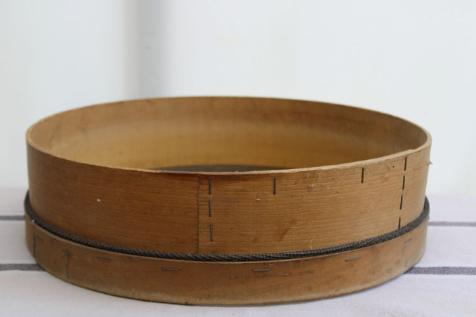 Ancien tamis en bois