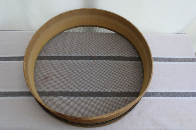 Ancien tamis en bois