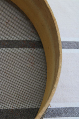 Ancien tamis en bois