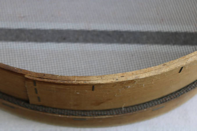 Ancien tamis en bois