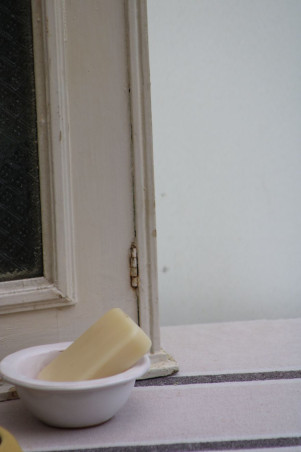 Ancienne armoire à pharmacie en bois
