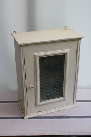 Ancienne armoire à pharmacie en bois