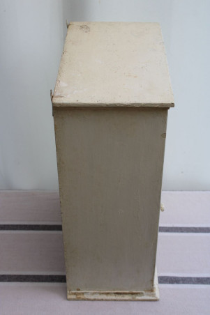 Ancienne armoire à pharmacie en bois