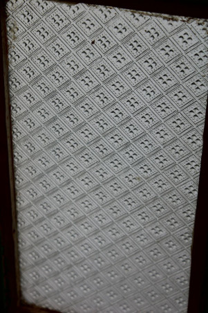 Ancienne armoire à pharmacie en bois