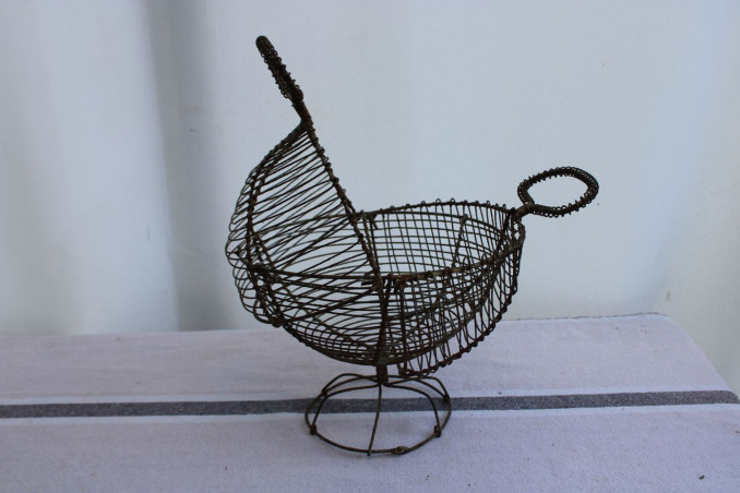 Ancien panier à oeufs en fil de fer