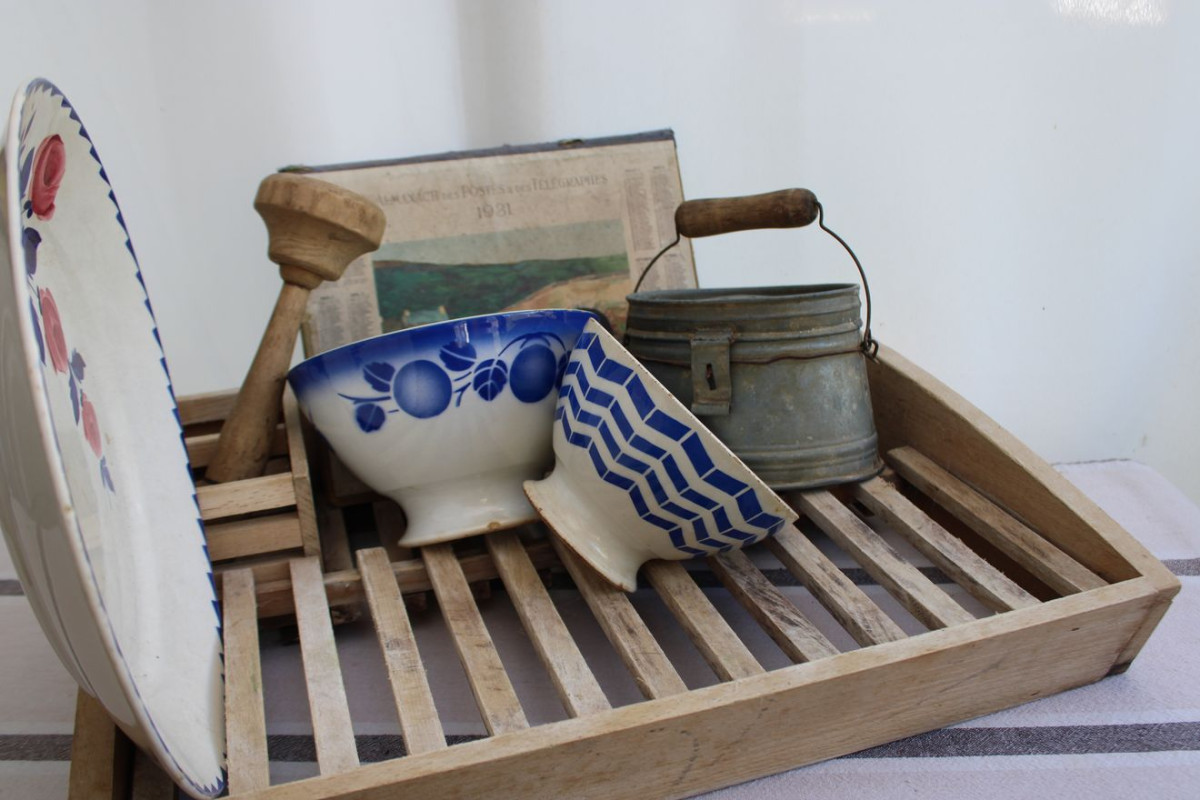 Lot de deux anciens bols en céramique