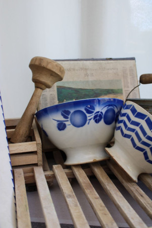 Lot de deux anciens bols en céramique