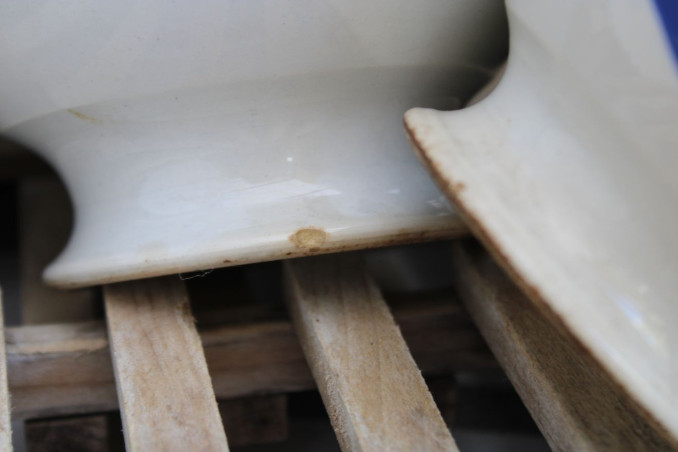 Lot de deux anciens bols en céramique