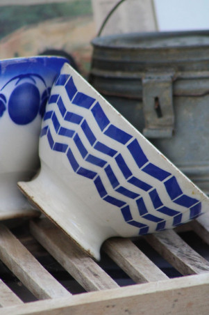 Lot de deux anciens bols en céramique