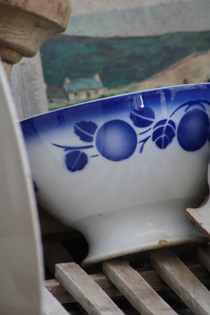 Lot de deux anciens bols en céramique