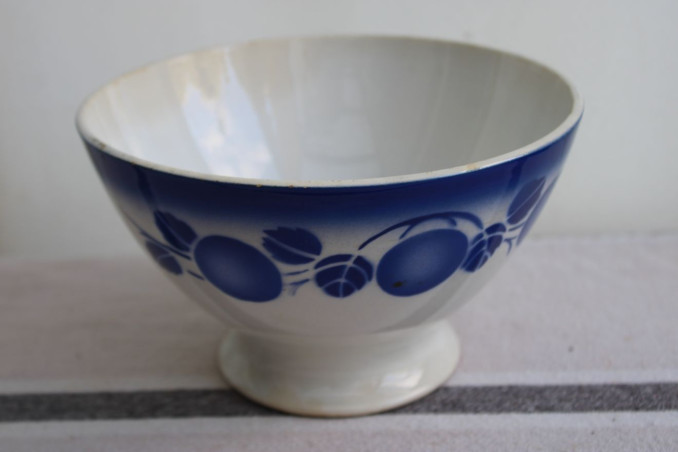 Lot de deux anciens bols en céramique