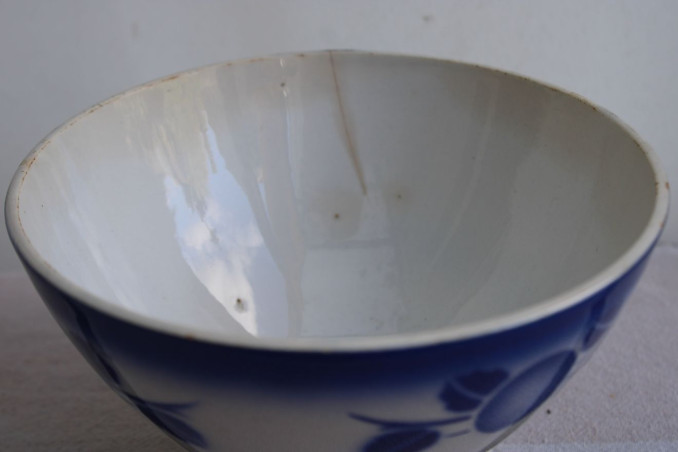 Lot de deux anciens bols en céramique