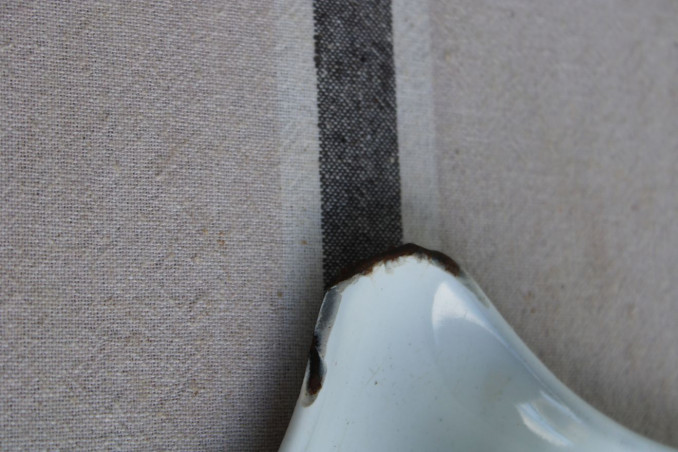 Ancien bougeoir en émail