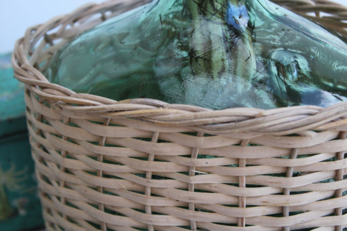 Dame-jeanne en verre et osier