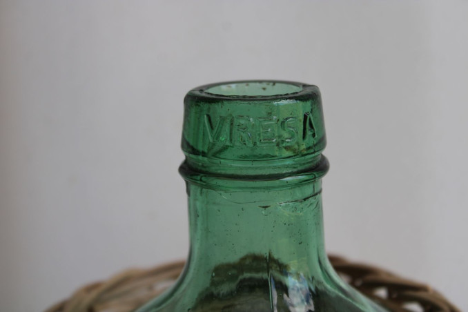 Dame-jeanne en verre et osier