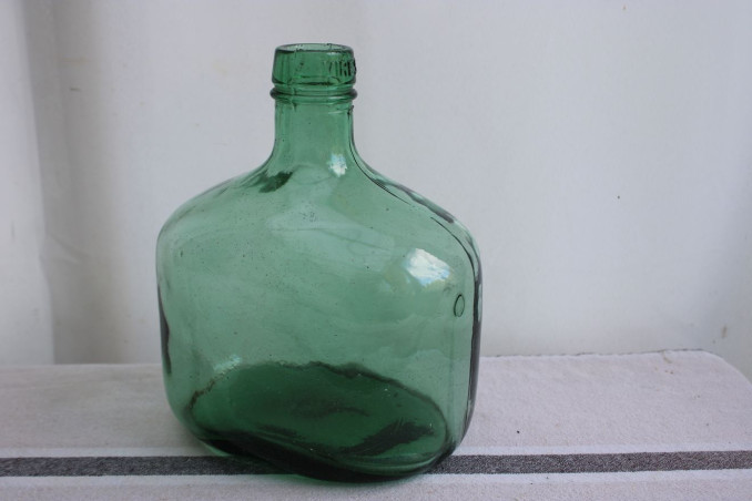 Dame-jeanne en verre et osier