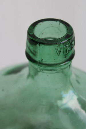 Dame-jeanne en verre et osier