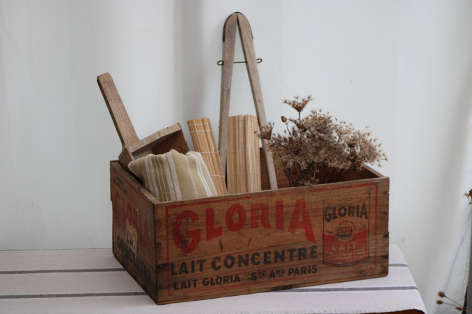 Ancienne caisse de rangement en bois