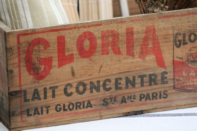 Ancienne caisse de rangement en bois