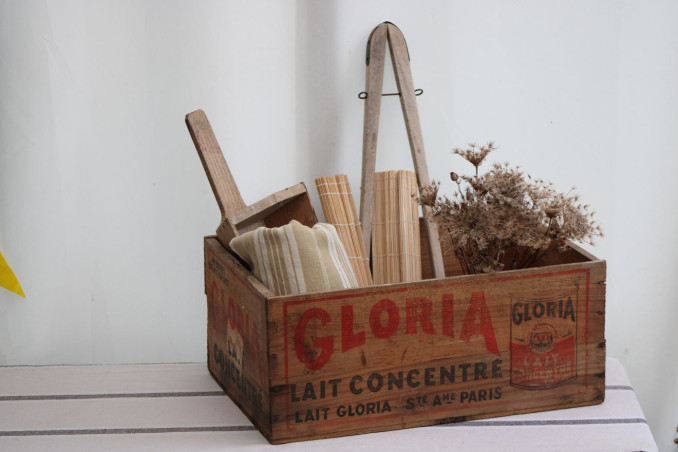 Ancienne caisse de rangement en bois