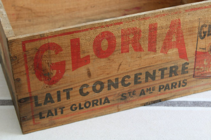 Ancienne caisse de rangement en bois