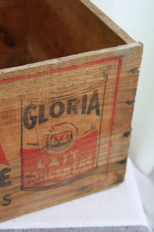 Ancienne caisse de rangement en bois