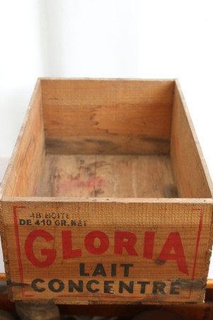 Ancienne caisse de rangement en bois