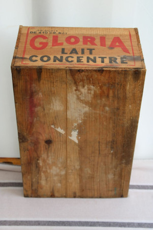 Ancienne caisse de rangement en bois