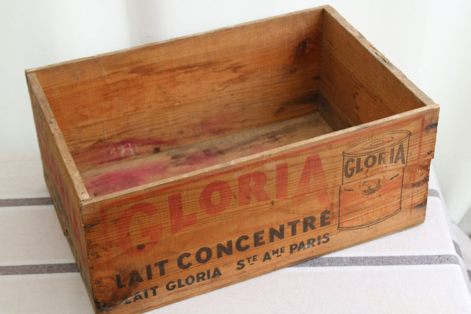 Ancienne caisse de rangement en bois