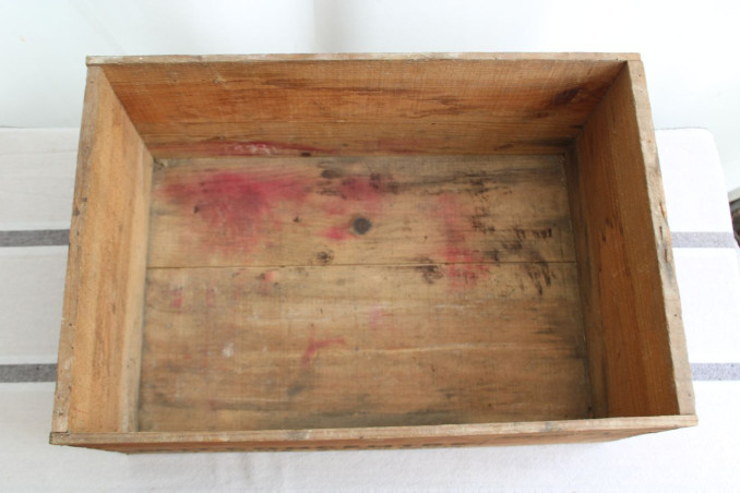 Ancienne caisse de rangement en bois